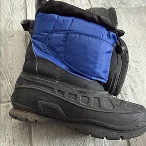 Ranger Black and Blue Boys Winter Boots Size 4
